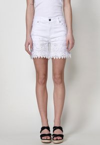 Джинсовые шорты