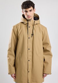 Куртка-дождевик