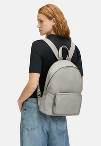 Кожаный рюкзак