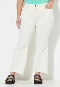 Клешеные джинсы Клешеные джинсы