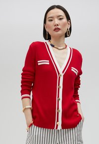 Длинный кардиган Длинный кардиган