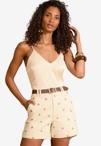 Джинсовые шорты