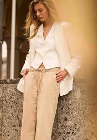 Широкие брюки Широкие брюки