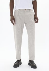 Льняные брюки