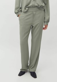 Прямые брюки