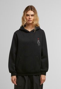 Пуловер с капюшоном