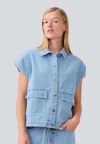 Джинсовая блузка