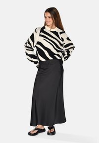 Длинная юбка Длинная юбка