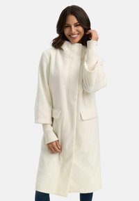 Шерстяное пальто