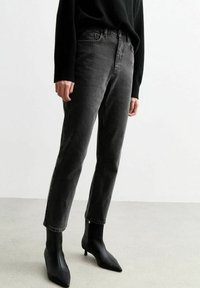 Короткие джинсы