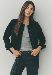 Джинсовая куртка