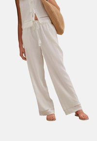 Широкие брюки Широкие брюки