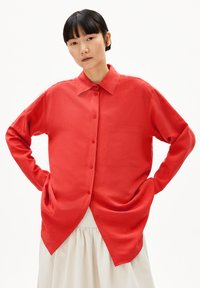 Длинная блузка