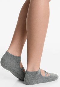 Спортивные носки