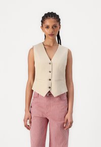 Короткая куртка