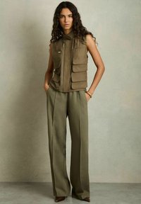 Блейзер с накладными карманами