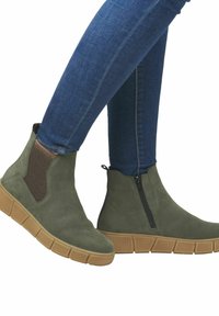 Полусапожки на платформе