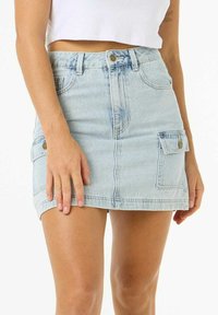 Юбка с накладными карманами