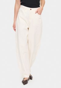 Свободные джинсы