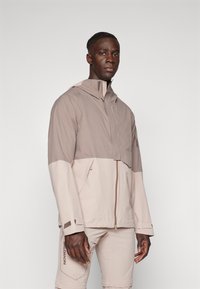 Куртка-дождевик