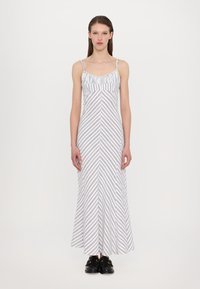 Пляжное платье