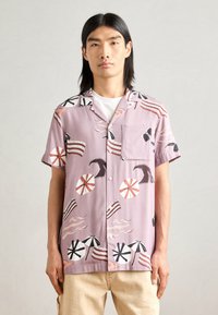 Рубашка с коротким рукавом