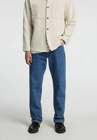 Прямые джинсы