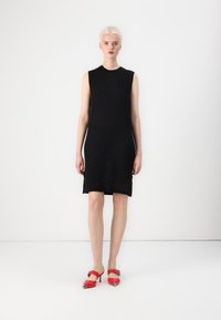 Вязаное платье