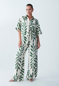 Широкие брюки