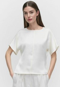 Атласная блузка