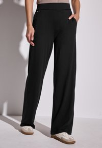 Спортивные штаны