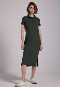 Вязаное платье