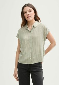 Атласная блузка