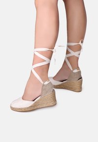 Туфли на шнуровке