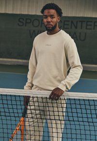 Спортивная кофта