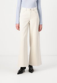 Джинсы Джинсы