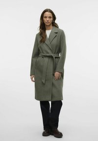 Шерстяное пальто