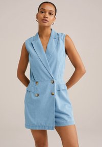 Джинсовая жилетка