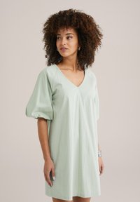 Короткое платье