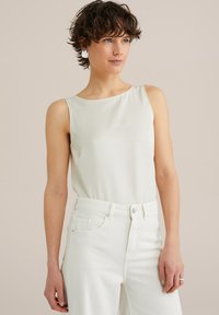 Блузка без рукавов