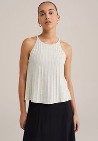 Топ на бретельках