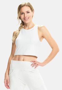 Спортивный топ