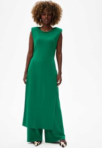 Длинный топ