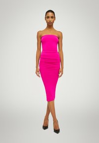 Платье без бретелек