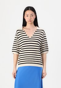 Пуловер с коротким рукавом