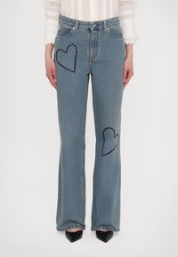 Джинсы бойфренда