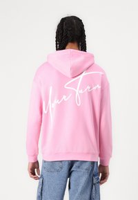 Пуловер с капюшоном