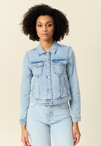 Джинсовая куртка