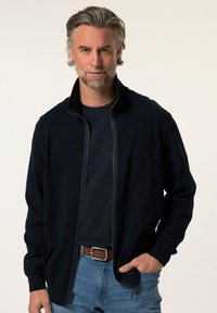 Вязаная кофта