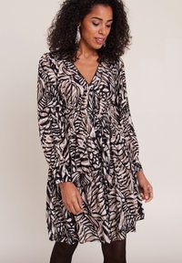 Короткое платье